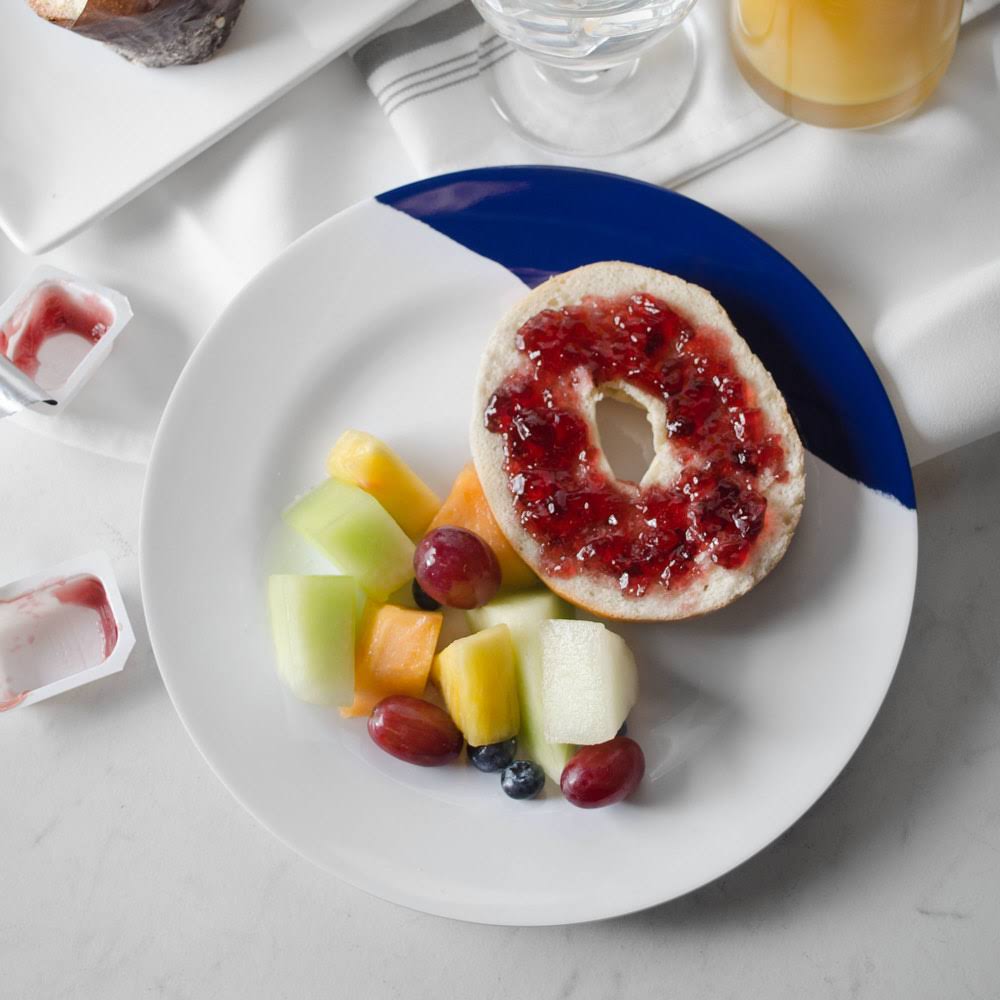 White Navy Blue Wide Rim Round Melamine Plate - 24/Case A1227