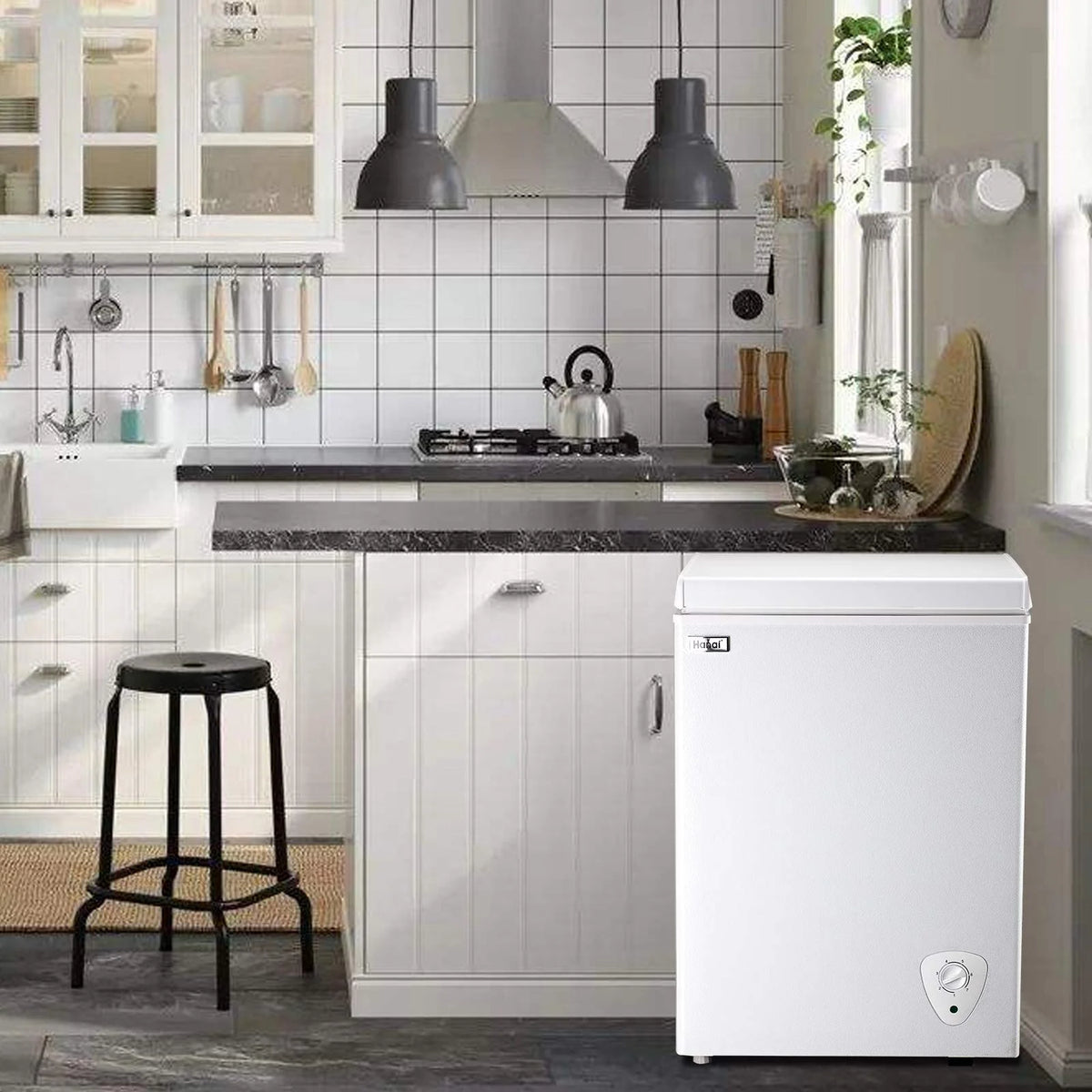 3.5 Cu.ft White Chest Freezer N28381