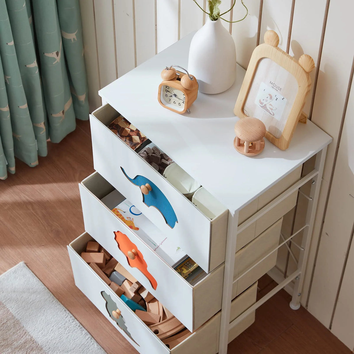 White 5 Drawer Dresser O826820