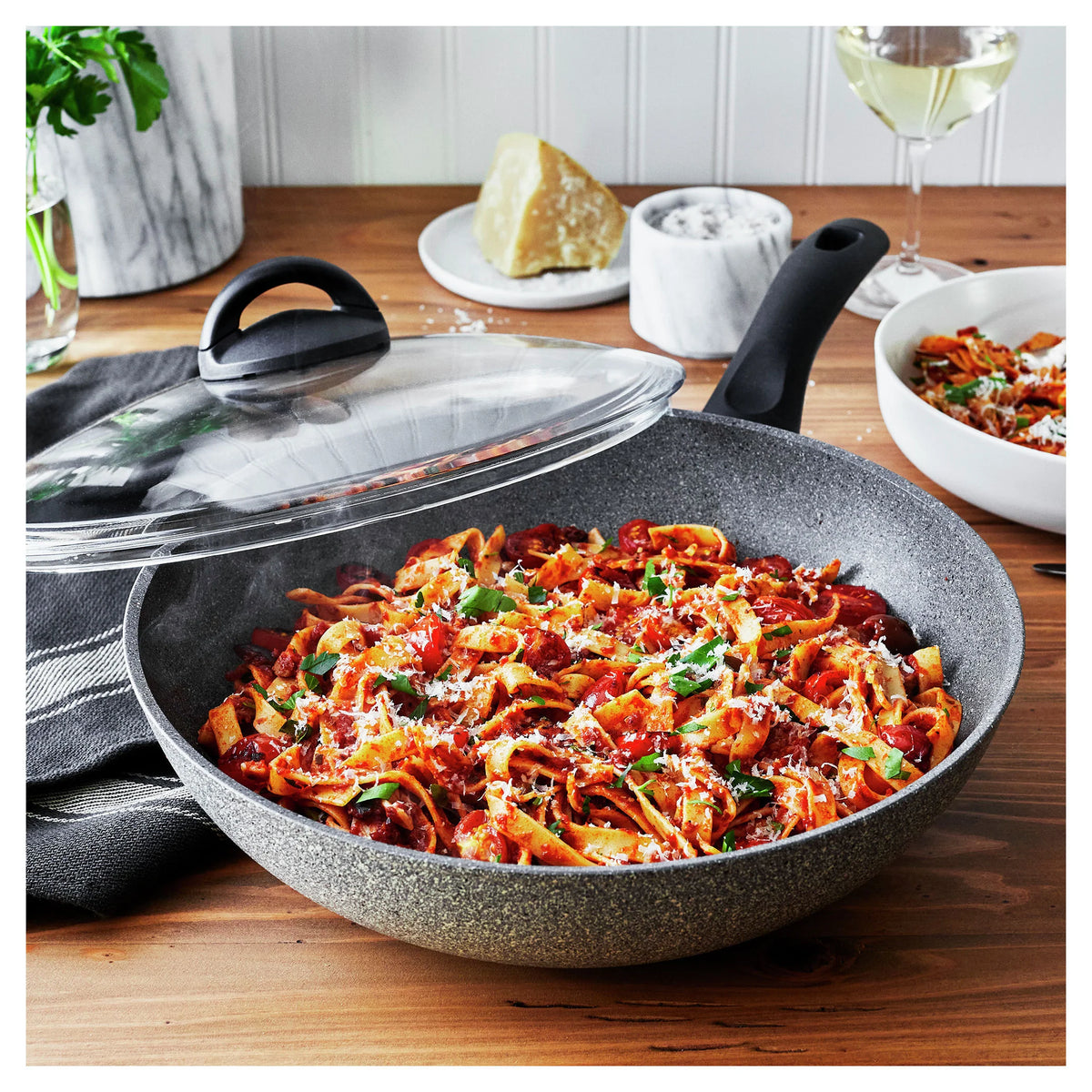 11 Aluminum Nonstick Wok and Lid L40472