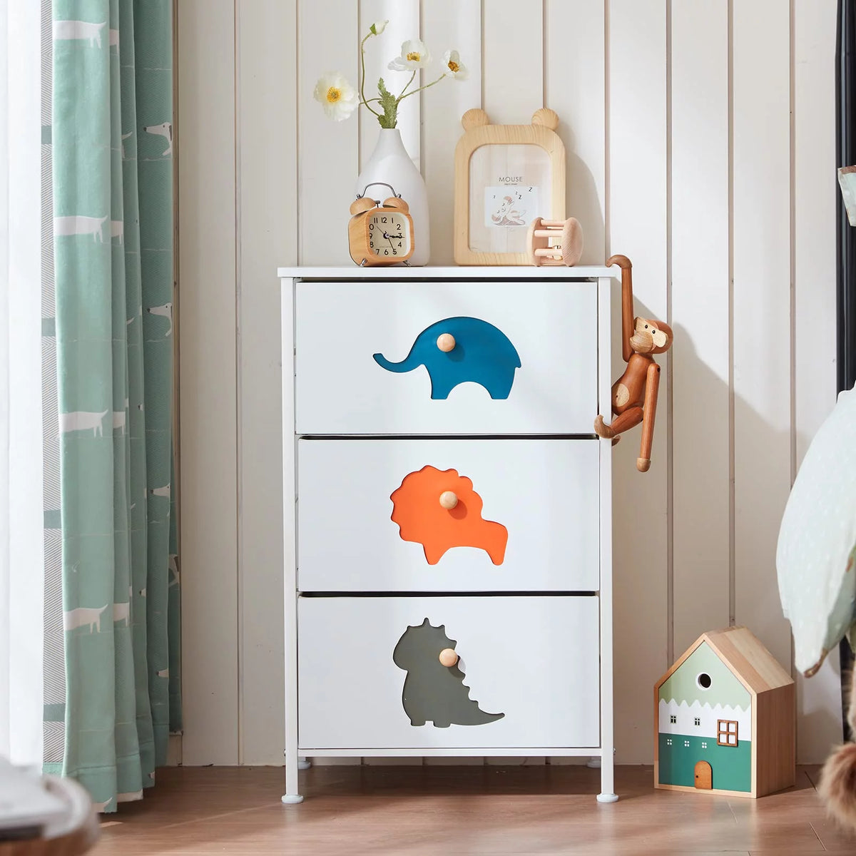 White 5 Drawer Dresser O826820